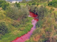 NOVI EKOLOŠKI INCIDENT: Još jedna rijeka u BiH 'pocrvenila'