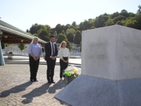 'NEGIRANJE GENOCIDA I ETNIČKI MOTIVISANE PROVOKACIJE NEPRIHVATLJIVE': Zamjenik šefa Misije OSCE-a u BiH posjetio Srebrenicu