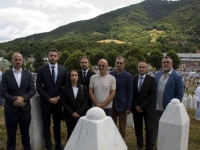 'NAŠA POLITIČKA OBAVEZA JE DA PRIHVATIMO PRAVOSNAŽNE SUDSKE PRESUDE': Delegacija Pokreta slobodnih građana iz Srbije u Srebrenici