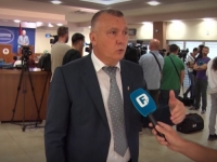 BIO JE U SREBRENICI U JULU 1995. RAME UZ RAME SA RATKOM MLADIĆEM: Kada ratna prošlost postane referenca?! (VIDEO)