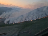 VATRA SE PROŠILA, NE MOGU JE OBUZDATI: Evo kako iz zraka na jugu BiH izgleda veliki požar (VIDEO)