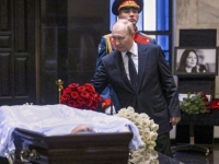 RUSKI PREDSJEDNIK RIJETKO POKAZUJE EMOCIJE: Putin došao na sahranu kolegice sa fakulteta, bio je utučen i zamišljen...