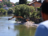 'SAMO U BiH JE MOGUĆE': Stanivuković nelegalno slao mašine da betoniraju obale Vrbasa?
