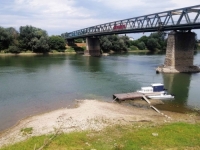 SUŠA PREDUGO TRAJE: Sava se na mnogim mjestima može pregaziti (FOTO)