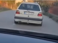 ZBOG NEOBIČNOG TERETA NA AUTOMOBILU NASMIJAO SVE NA DRUŠTVENIM MREŽAMA: 'Čim pomisliš da te Balkan više ne može iznenaditi, pojavi se ovakav snimak'. (VIDEO)
