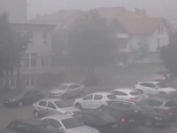 JAKO NEVRIJEME POGODILO SREBRENIK: Olujni vjetar s jakom kišom; u Brčkom led (FOTO; VIDEO)