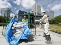 PREMIJER JAPANA DOBO 'POKLON' IZ FOKUŠIME: Isporučena mu blago radioaktivna zemlja