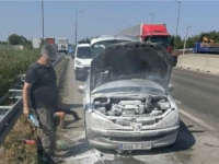 ZAPALIO SE AUTOMOBIL NA BRZOJ CESTI BANJALUKA-LAKTAŠI: Stvorile se gužve na ovoj dionici