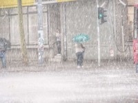 SNAŽNA OLUJA POGODILA SRBIJU: Padao led, vjetar uništavao sve pred sobom (VIDEO)