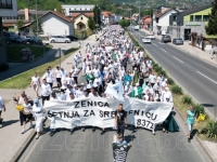 ZENIČANI ŠETALI ZA SREBRENICU: Pridružio im se i Amel Tuka - 'Ovaj dan treba da pokažemo sva osjećanja'