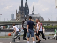 NBA LEGENDA IZNENADIO: Shaquille O'Neal zaigrao basket u Kelnu (VIDEO)