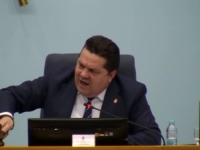 NE ZNAJU DRUGAČIJE: Stevandić ponovo izbacio Vukanovića sa sjednice NSRS; On im poručio: 'Ubiću vas istinom' (VIDEO)