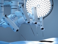 BUDUĆNOST JE STIGLA: Robot izveo operaciju slušajući upute doktora (VIDEO)