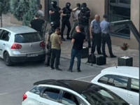 PROCURILI DETALJI POLICIJSKE AKCIJE U TUZLI: Uhapšeno vojno lice, oduzeti automobil, oružje, droga...