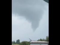 SNIMAK OLUJE KOJI LEDI KRV: Nevrijeme skoro izazvalo TORNADO, pogledajte dramatičnu scenu u našem susjedstvu (VIDEO)