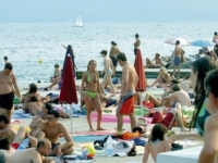 TURISTI OGORČENI CIJENAMA U CRNOJ GORI: Ležaljku plaćamo 20-ak eura, u Grčkoj je dobijemo uz piće