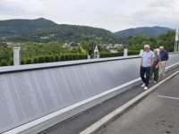 TRAJNI PODSJETNIK NA RAZMJERE ZLOČINA: U Memorijalnim kompleksu u Ustikolini urađen zid sa imenima 2.360 ubijenih Fočaka