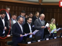 SKANDAL NA SJEDNICI GRADSKOG VIJEĆA SARAJEVA: Vijećnik Adi Zahiragić (SDA) odbio izgovoriti tekst zakletve uz obrazloženje da se on 'zaklinje samo Bogu'?! (FOTO, VIDEO)