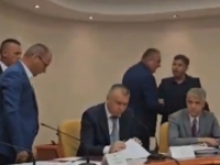 DETALJI SUKOBA U NSRS KOJI JE UMALO PRERASTAO U FIZIČKI OBRAČUN: Vukanović izbačen iz sale nakon što je Dodik pomenuo Crnatkovu pokojnu suprugu