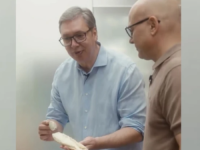 VUČIĆU, PARIZERU: Vučić i Vučević objavili bizaran snimak na kojem zajedno prave sendvič (VIDEO)