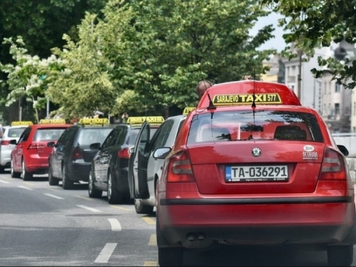 ZELENO SVJETLO ZA TAKSISTE: Usvojene izmjene zakona o sigurnosti saobraćaja u BiH