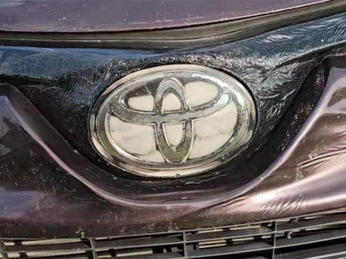 KAKVA GREŠKA: Ostavila je automobil na velikoj vrućini ispod prozora, pogledajte šta ju je dočekalo...