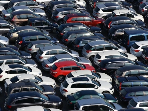 OZBILJNI PROBLEMI ZA AUTOMOBILSKOG GIGANTA: Povlači se na hiljade vozila zbog greške, evo o čemu je riječ
