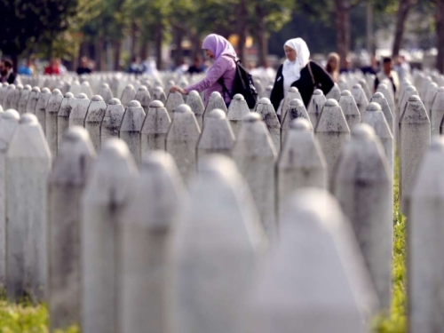 GENOCID NEGIRAJU ZBOG SEBE?: 'Počiniocima nije jednostavno živjeti sa tim'
