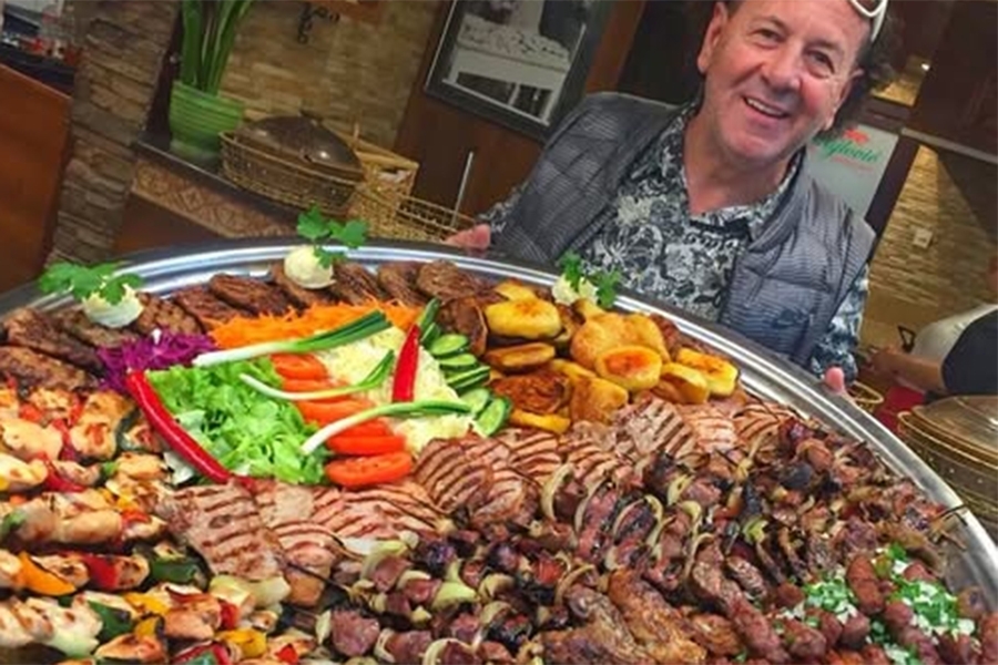 HIT NA INTERNETU: Akademici se raspojasali u restoranu kod Brajlovića...