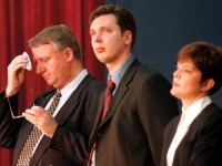 VELIKI POVRATAK STAROG MINISTRA ZA MEDIJE: Srećna vam nova 1998. godina