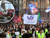 VUČIĆ, PROBLEMA PUN, IMA SADA JOŠ JEDAN: Veliki broj srednjoškolaca prvog dana nove školske godine...