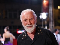 'KAD ČOVJEK ZARADI MNOGO PARA ONDA IH POTROŠI NA UMJETNOST': Dino Merlin oduševio u Sarajevu, Sorentino otkazao dolazak
