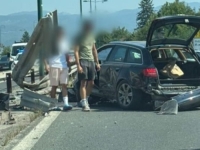 NESREĆA U BLAŽUJU: Automobil udario u bankinu