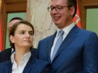 ANA BRNABIĆ OPET HVALI VUČIĆA:  Najljepše i najdemokratskije ispumpava blokadere jer ne govori ružne riječi