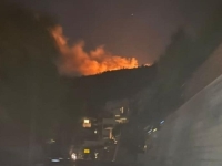 GORI VATRA: Vjetar razbuktao požar u Dalmaciji, na terenu 120 vatrogasaca, brane se kuće...