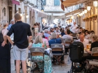 POSLIJE UVOĐENJA EURA SVE JE DRUGAČIJE: Pogledajte koliko su poskupjela jela u restoranima na Jadranu