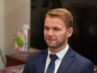 DRAŠKO STANIVUKOVIĆ GLEDA U BUDUĆNOST: 'Schmidta će proglasiti počasnim članom SNSD-a'