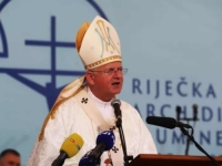O PROPOVIJEDI NADBISKUPA UZINIĆA BRUJI HRVATSKA: Pred Plekovićem kritikovao širenje ustaštva, napao i režim u Izraelu