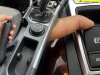 MNOGI OD NAS PRAVE GREŠKU: Nikada u vožnji ovo nemojte uraditi...