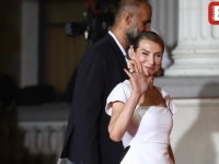 CRNO-BIJELI SVIJET: Kombinacija bolja i od haljine, zvijezda 'Kumova' oduševila elegancijom na SFF-u (FOTO)