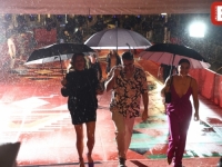 'SB' PATROLA: Zbog obilne kiše crvenim tepihom protrčala ekipa filma 'Yugo Florida', pogledajte kako je to večeras izgledalo (FOTO)