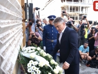 'VELIKI BOL ZA GENERACIJU KOJA JE PREŽIVJELA': Polaganjem cvijeća i minutom šutnje danas je u Sarajevu obilježena 30. godišnjica masakra na Markalama (FOTO)
