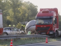ISPLIVALI DETALJI JEZIVE SAOBRAĆAJNE NESREĆE: BMW stajao u zaustavnoj traci, naletjela cisterna sa bh. tablicama, uslijedio kobni trenutak