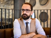 ZASTUPNIK U SKUPŠTINI KS O PROBLEMIMA U JAVNIM INSTITUCIJAMA: 'I onda se čudimo što je na rubu finansijske propasti?'