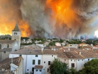 VELIKI POŽAR U FRANCUSKOJ: Jedna osoba nestala, izgorjelo najmanje 25 kuća