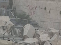 PORUKA NA HEBREJSKOM RAZBIJESNILA IZRAEL: Istina napisana na Zidu plača u Jerusalemu