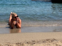 VRUĆE, S MORA: Popularna glumica mamila uzdahe na plaži, vruće fotke završile na Instagramu...