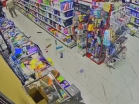 ZASTRAŠUJUĆE SNIMKE S LICA MJESTA: Razoran potres pogodio Rusiju, građani istrčali na ulice, nadzorne kamere zabilježile sve......