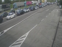 GUŽVA NA GRANIČNIM PRELAZIMA: Duge kolone automobila u Izačiću, Velikoj Kladuši, Bosanskoj Gradišci...