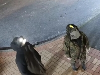 ZA NJIMA SE TRAGA ČETIRI GODINE: Nadzorne kamere snimile muškarca koji je s djecom pobjegao u divljinu (VIDEO)